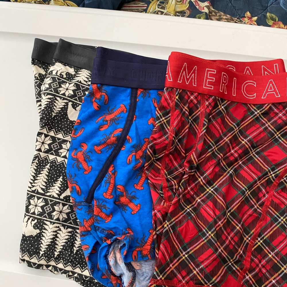 Two old Navy and one American Eagle size xL